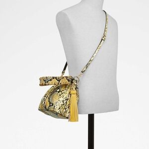 #78 BNWT  DororythWomen's Aldo Bucket Bag